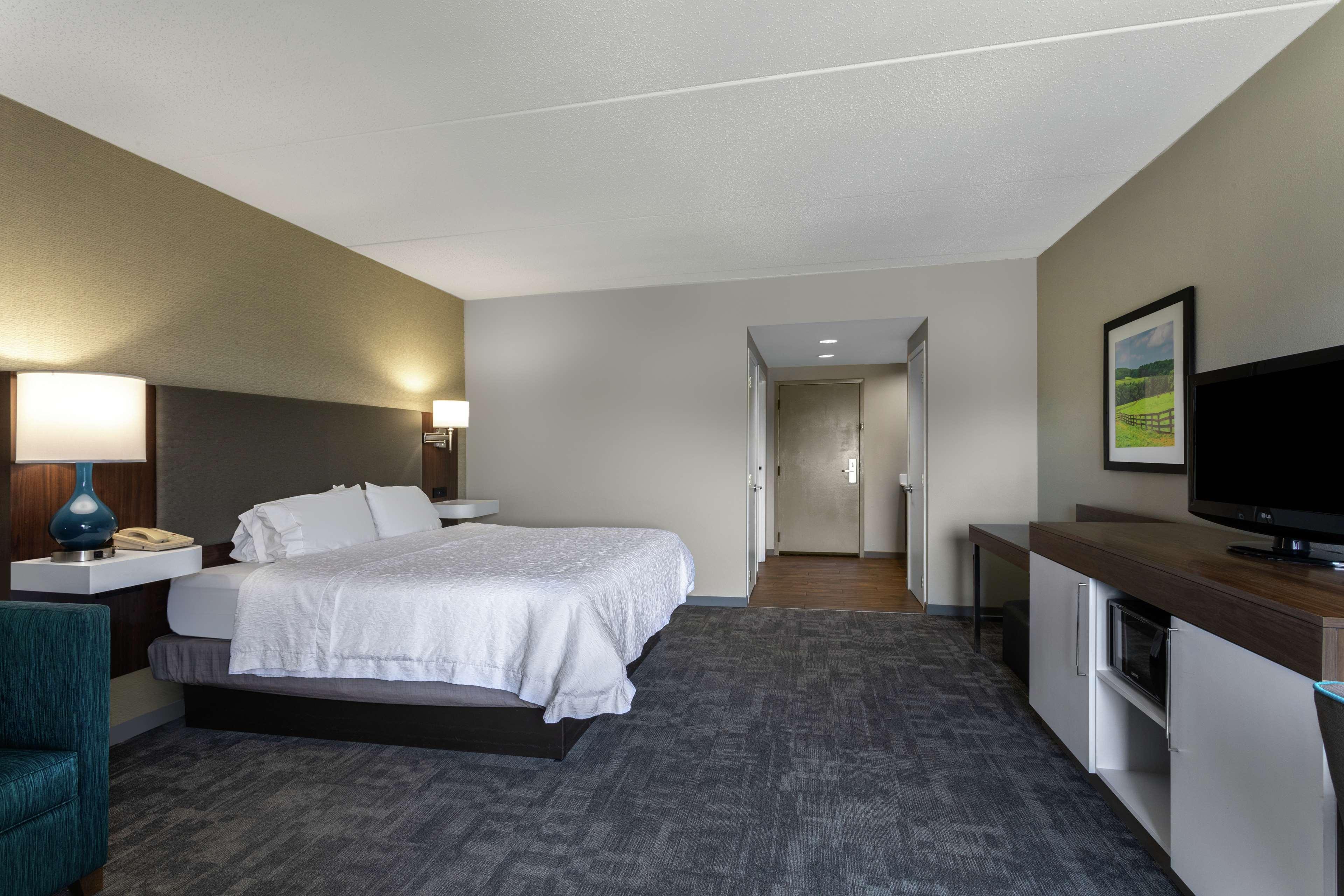 Hampton Inn Bedford Exterior photo