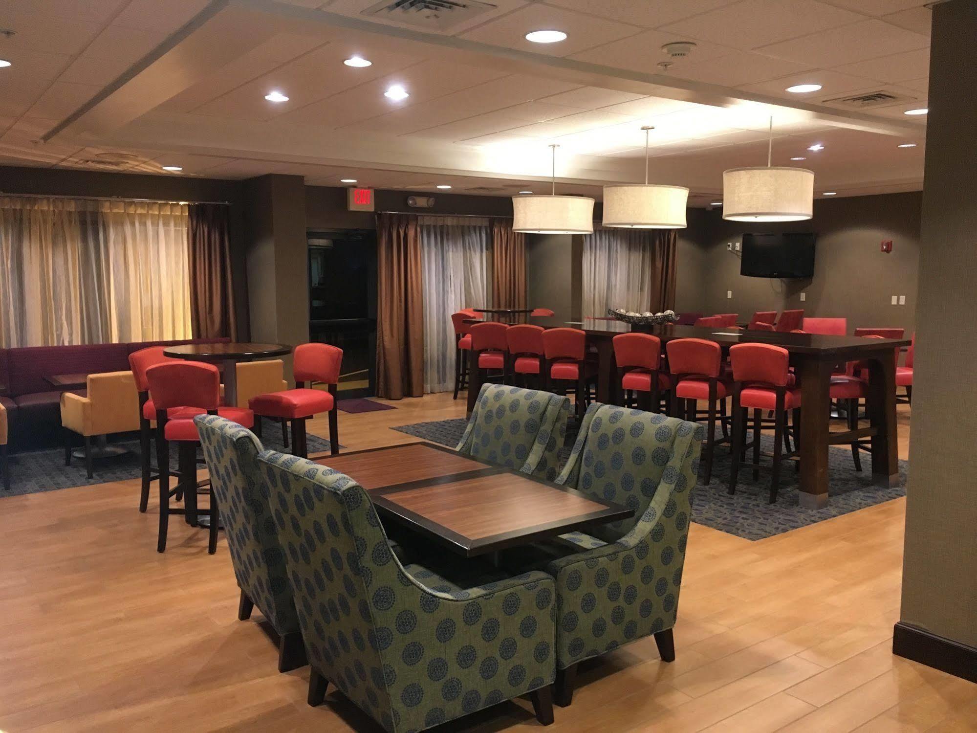Hampton Inn Bedford Exterior photo